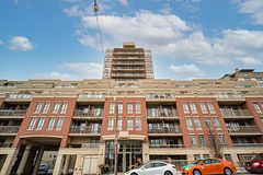 900 Mount Pleasant Road 1501, Toronto, ON M4P 3J9