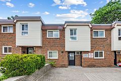 67 Godstone Road 112, Toronto, ON M2J 3C8