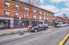 1074 St Clair Avenue W 4, Toronto, ON M6E 3H3
