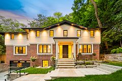 52 Roxborough Drive, Toronto, ON M4W 1X1