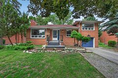 36 Fleetwell Court, Toronto, ON M2R 1L3