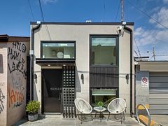 13R Mansfield Avenue, Toronto, ON M6J 2A9