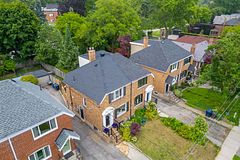 132 Glenvale Boulevard, Toronto, ON M4G 2V9