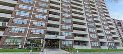 25 Sunrise Avenue 506, Toronto, ON M4A 2S2