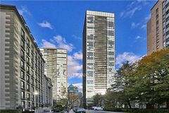 101 Charles Street E 2810, Toronto, ON M4Y 1V2