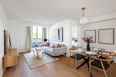 1700 Eglinton Avenue E 205, Toronto, ON M4A 2X4