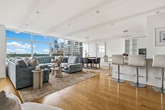 900 Yonge Street 1002, Toronto, ON M4W 3P5