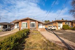 32 Marbury Crescent, Toronto, ON M3A 2G2