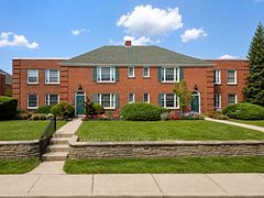 2 Sutherland Drive L24, Toronto, ON ON M4G 1G8