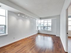 438 Richmond Street W 910, Toronto, ON M5V 3S6
