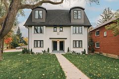 58 Mcnairn Avenue 8, Toronto, ON M5M 2H5