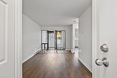 353 Queen Street 10, Toronto, ON M5V 2A4