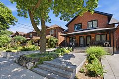 7 Hector Avenue, Toronto, ON M6G 3G2
