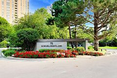 75 Wynford Hts Crescent 204, Toronto, ON M3C 3H9