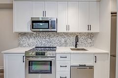 111 Elizabeth Street 1117, Toronto, ON M5G 1P7