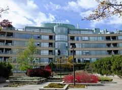 77 Avenue Road 401, Toronto, ON M5R 3R8