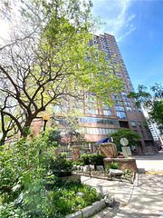44 St Joseph Street 2416, Toronto, ON M4Y 2W4