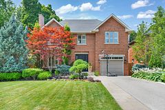 254 Yonge Boulevard, Toronto, ON M5M 3J3