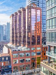 393 King Street W 304, Toronto, ON M5V 3G8