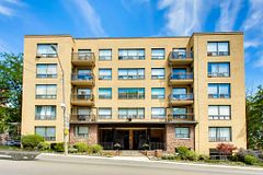 740 Eglinton Avenue W 306, Toronto, ON M5N 1C4