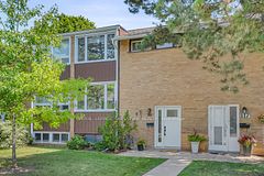 119 Southill Drive 10, Toronto, ON M3C 2H9