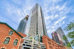 5 St Joseph Street 3404, Toronto, ON M4Y 1J6