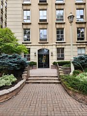 88 Charles Street E 211, Toronto, ON M4Y 2W7