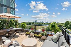 288 St Clair Avenue W TH1, Toronto, ON M4V 1S3
