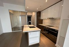 488 University Avenue 4603, Toronto, ON M5G 0C1