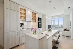 11 Yorkville Avenue 4302, Toronto, ON M4W 1L2