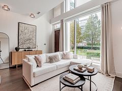 39 Queens Quay E TH132, Toronto, ON M5E 0A5