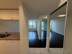8 Hillcrest Avenue 1902, Toronto, ON M2N 6Y6