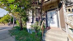 221 Bathurst Street Apt 4, Toronto, ON M5T 2S2