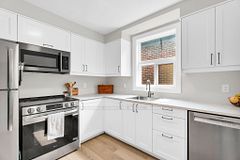 117 Hillsdale Avenue E 3, Toronto, ON M4S 1T4