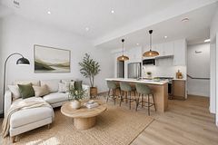 91 Barton Avenue 5, Toronto, ON M6G 1P7