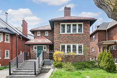 896 Avenue Road, Toronto, ON M5P 2K6