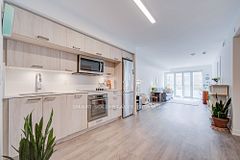 50 Mccaul Street 813, Toronto, ON M5T 1V9