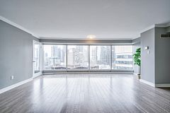33 University Avenue 2506, Toronto, ON M5J 2S7