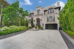 64 Yorkminster Road, Toronto, ON M2P 1M3