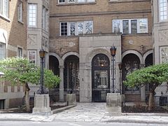 1 Clarendon Avenue 405, Toronto, ON M4V 1H8