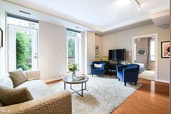 135 Maitland Street 202, Toronto, ON M4Y 1E5