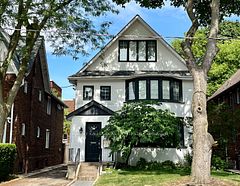9 Highbourne Road Main, Toronto, ON M5P 2J1