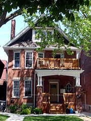 543 Palmerston Boulevard 3, Toronto, ON M6G 2P4