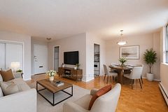 525 Eglinton Avenue E 203, Toronto, ON M4P 1N5