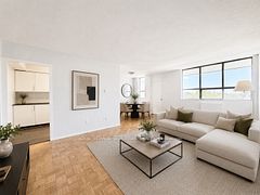 525 Eglinton Avenue E 804, Toronto, ON M4P 1N5