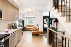 51 Winlock Park 30, Toronto, ON M2N 4S2