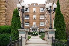 100 Oriole Parkway 206, Toronto, ON M5P 2G8