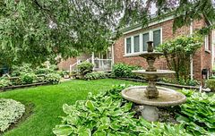 2 Hillcrest Drive, Toronto, ON M6G 2C9