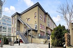 21 Earl Street 314, Toronto, ON M4Y 3C8