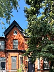 137 Denison Ave Avenue Suite A Main Floor, Toronto, ON M5T 2N2